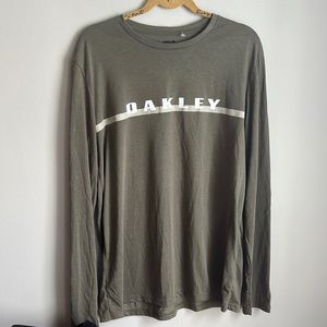 Long sleeve Oakley T-shirt